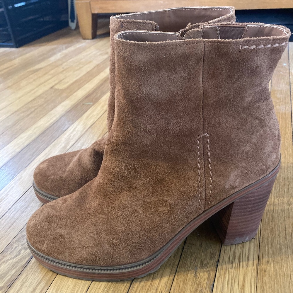 Crown Vintage Size 10 Suede Platform Bootie